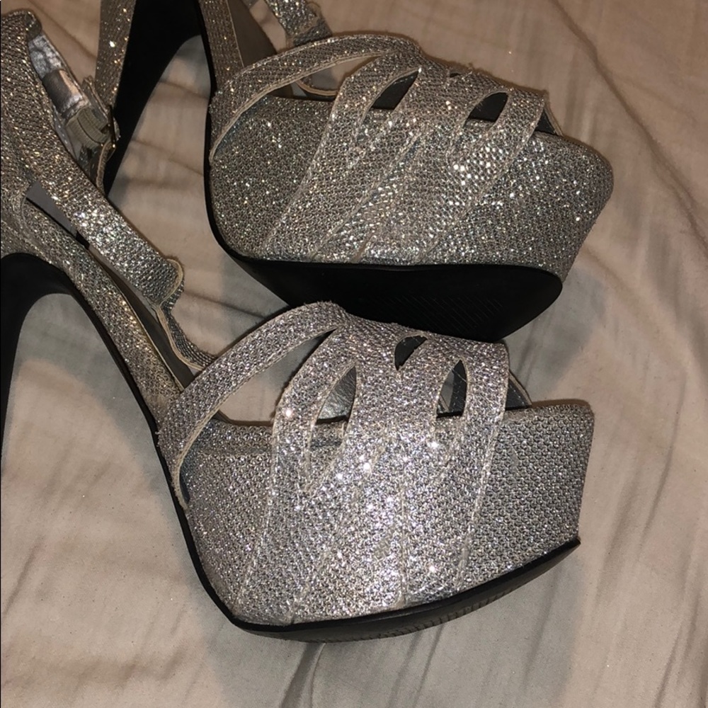 Club Ready! Sz 8 Shi by Journeys Platform Heels - Picture 7 of 8